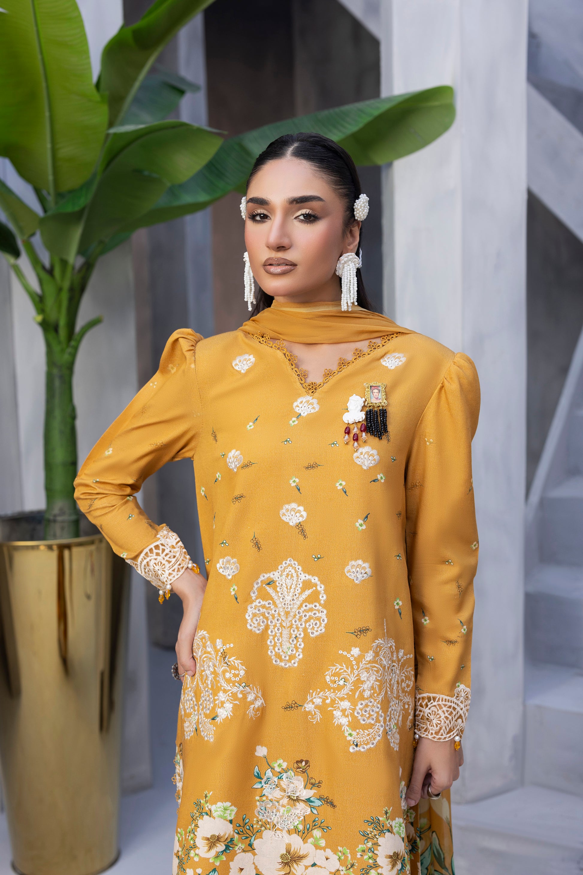 Stylish 3PC embroidered Karandi outfit with chiffon dupatta