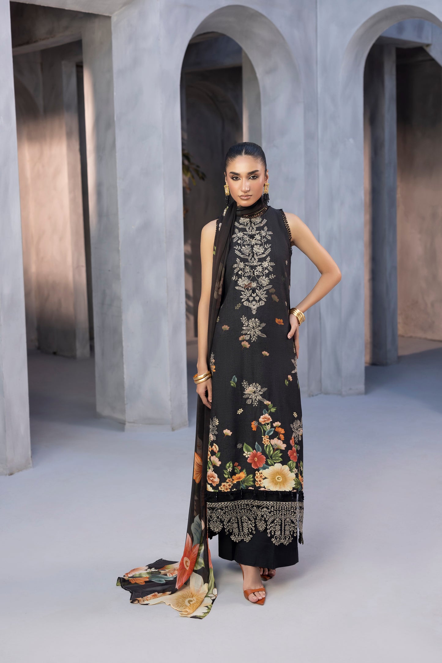 Stylish embroidered Karandi 3PC outfit perfect for formal winter occasions