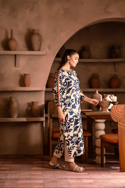 Printed khaddar kurta and trouser design for girls’ winter wear